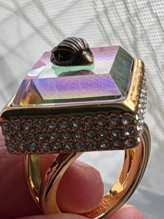 Kurt Geiger all crystal ring in a size 8 very sparkly &shinny crystals all over - Picture 2 of 16